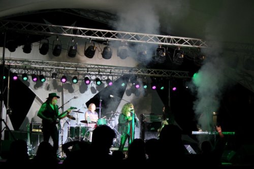 Jovi rocks a foggy stage at HarborFest